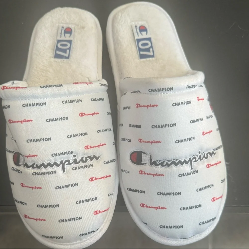 Slippers - Picture 2 of 4